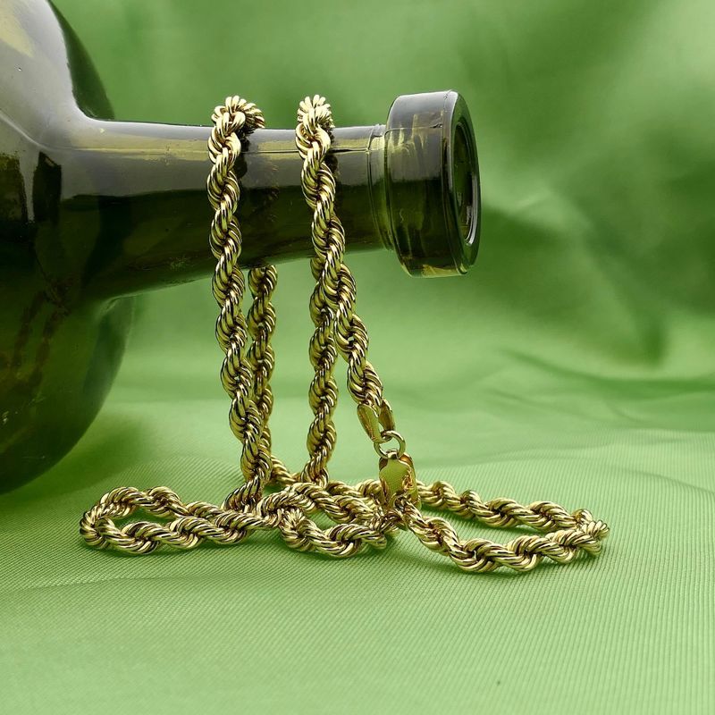 Image 2 of Twisted Gold Link Chain; 18K; 46 cm