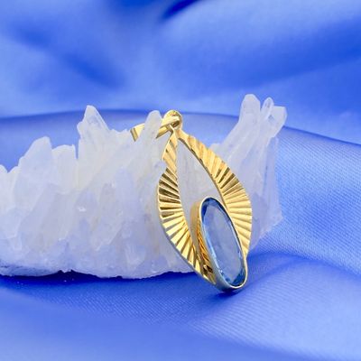 Gold pendant with Aquamarine Image 2 of Gold pendant with Aquamarine