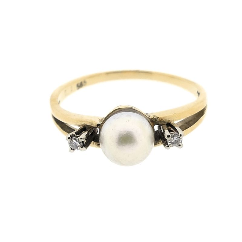 Image 5 of Gold ring with pearl and diamonds; 0.04 ct.