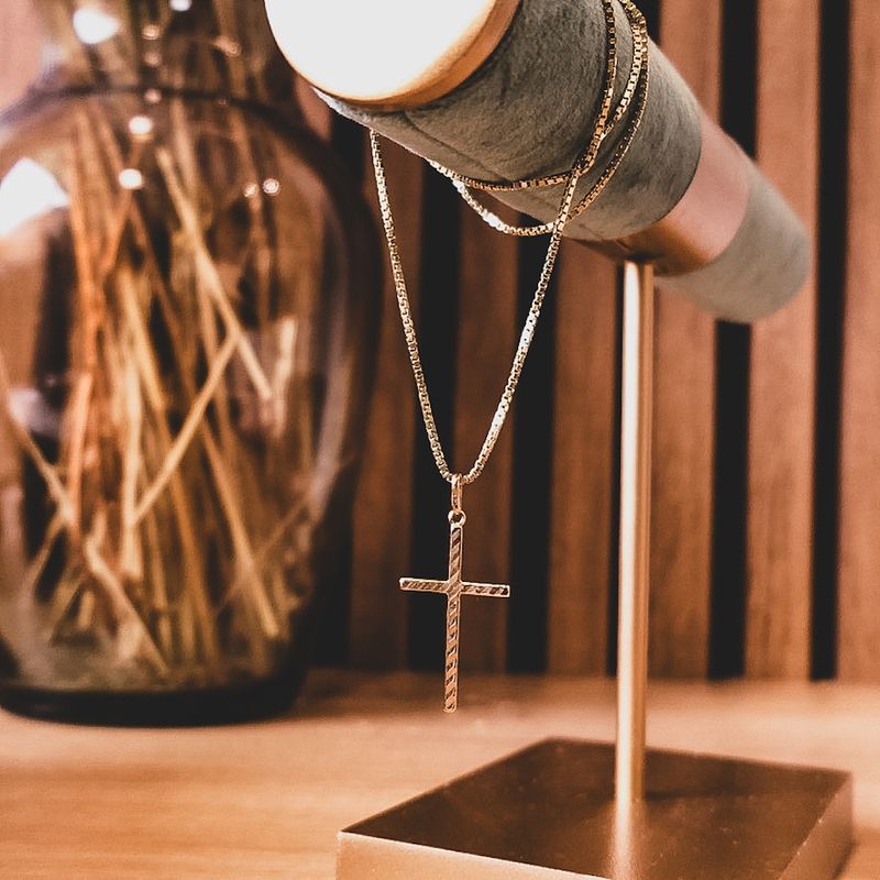 Image 4 of 18 carat gold pendant of a cross