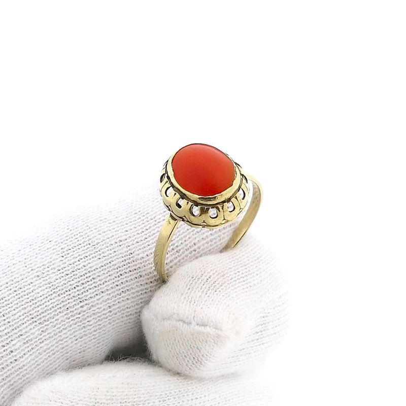 Afbeelding 9 van 8 karaat ring met bloedkoraal 