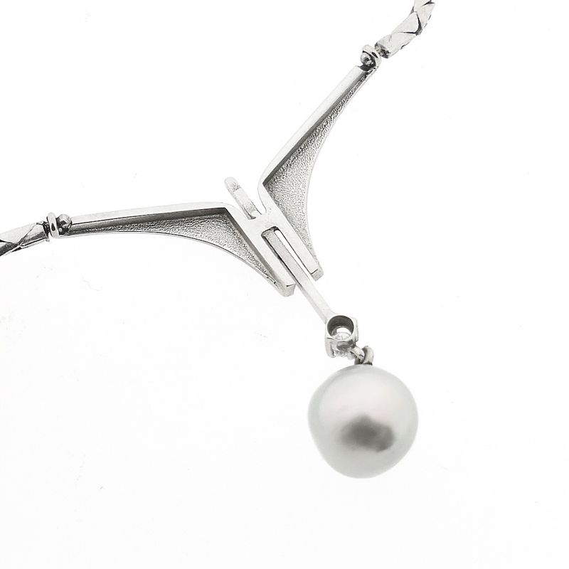 Image 8 of White gold necklace with pearl and diamond; 0.05 ct. | 44 cm