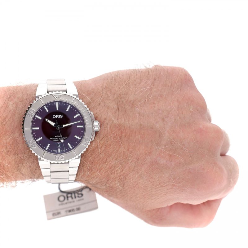 Image 14 of Oris Aquis Date Relief 01 733 7766 4158; Automatic Men's Watch