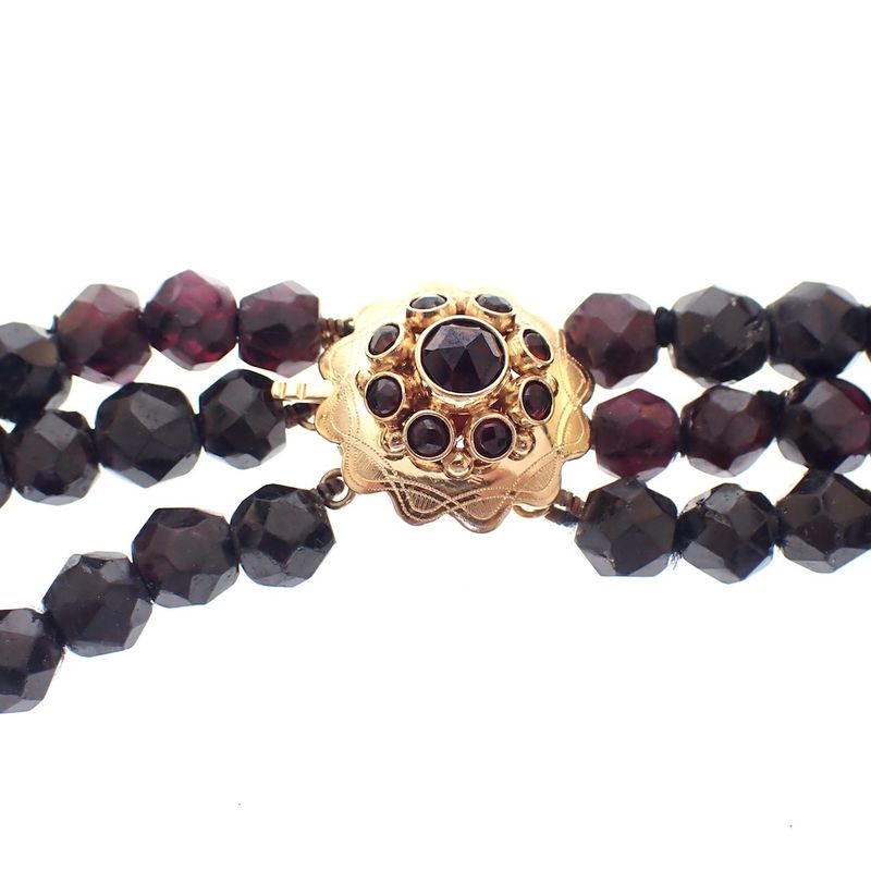 Image 5 of Vintage garnet bead necklace with gold ornamental clasp | 39 cm