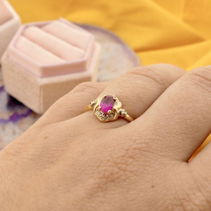 Image 4 of Gold ring with ruby and diamond | 0.04 ct.
