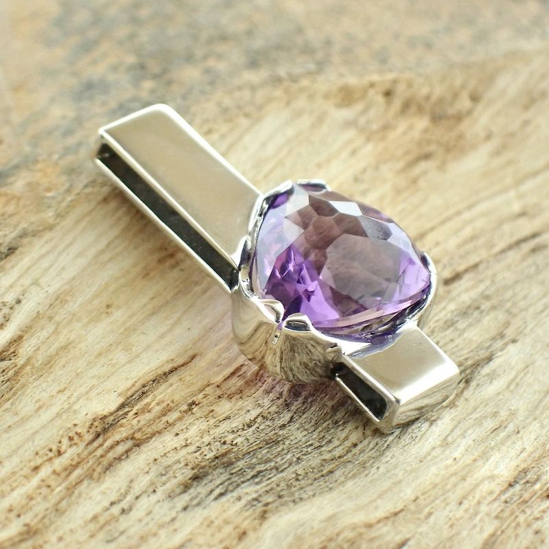 Image 4 of White gold pendant with amethyst