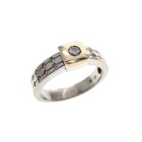 Two-tone gold ring with diamonds; 0.24 ct.