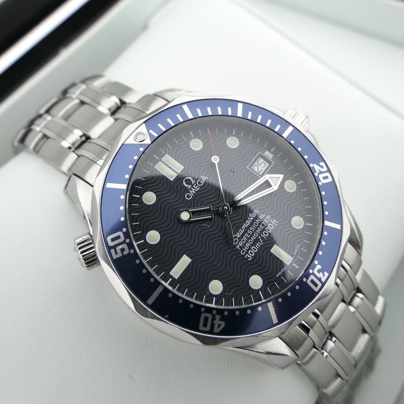 Image 17 of Omega Seamaster 300m 'James Bond' 2531.80.00; Automatic men's watch