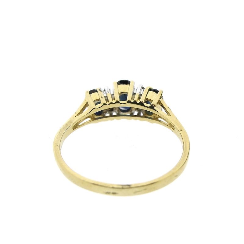 Image 5 of Gold ring with sapphire and diamond | 0.03 ct.