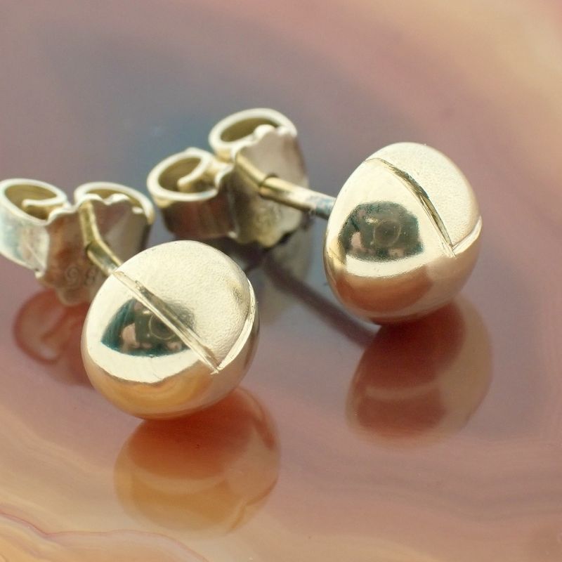 Image 2 of Gold stud earrings with round button