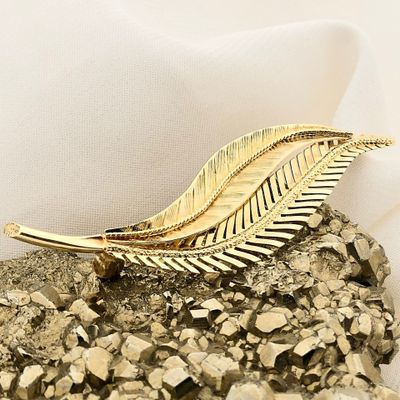 Image 2 of Vintage Gold Brooch Double Feather; 14 Karat