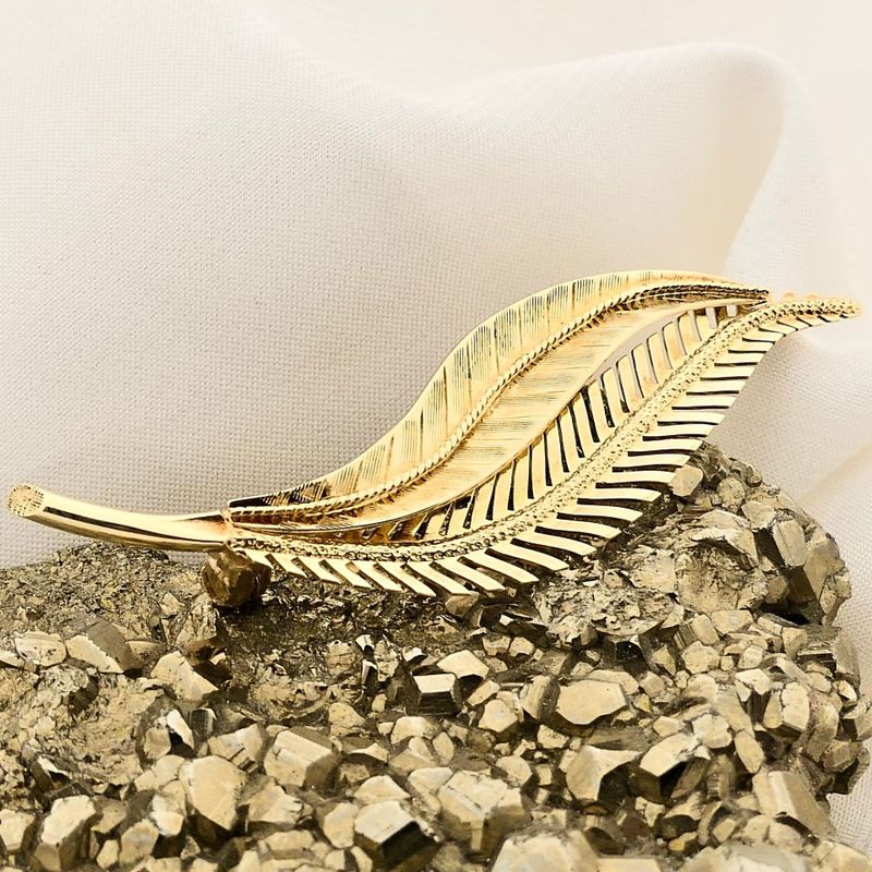 Image 2 of Vintage Gold Brooch Double Feather; 14 Karat