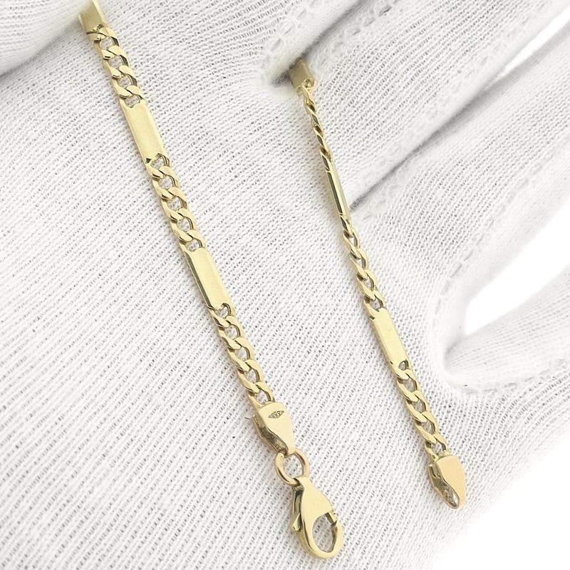 Image 9 of Gold closed Figaro link bracelet | 20 cm