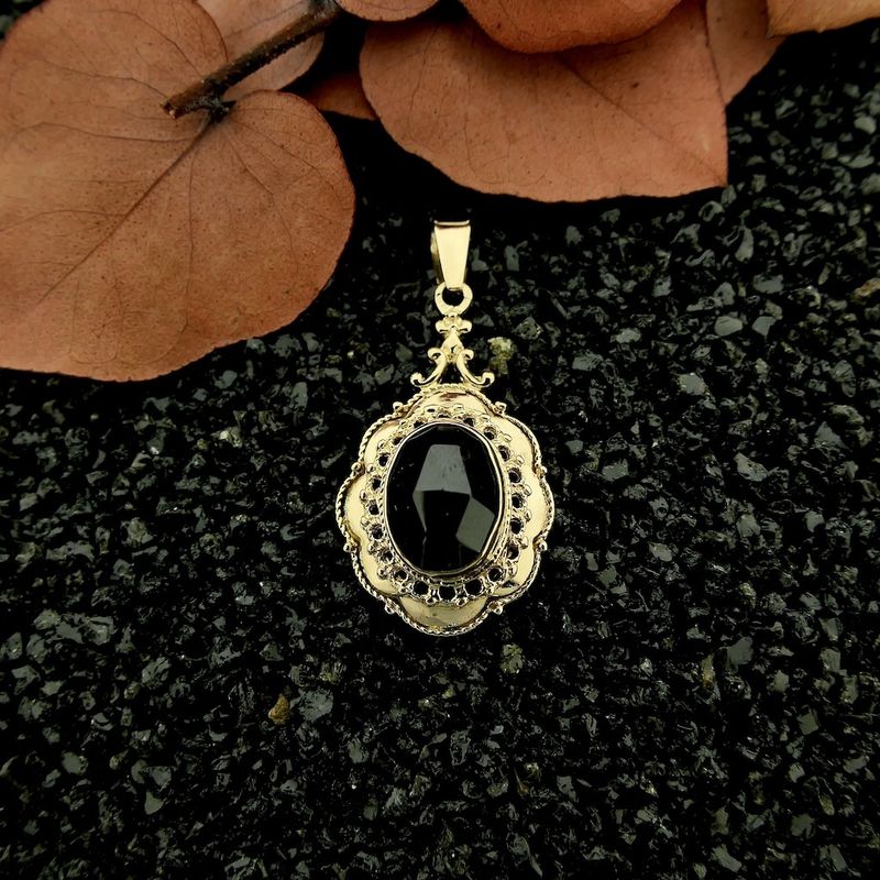 Image 12 of Vintage gold pendant with garnet and filigree technique