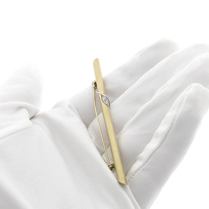 Image 10 of Gold brooch with zirconia