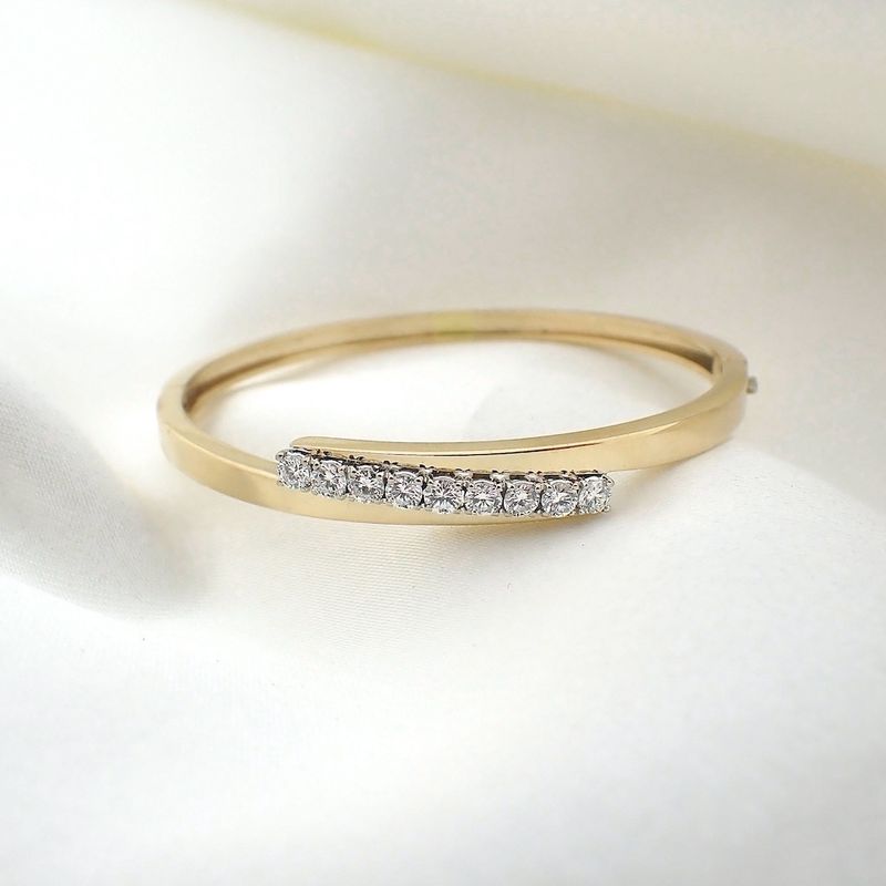Image 7 of Gold bangle with 1.00 ct. diamond | Ø 56 mm