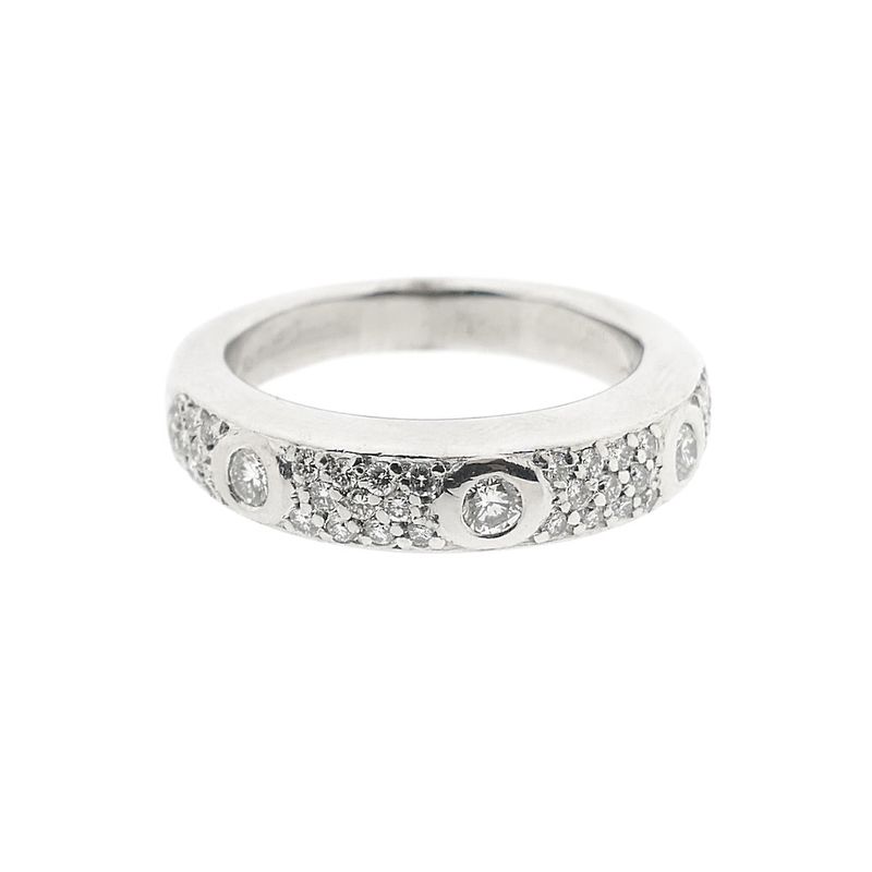 Image 3 of White gold pavé ring with diamonds