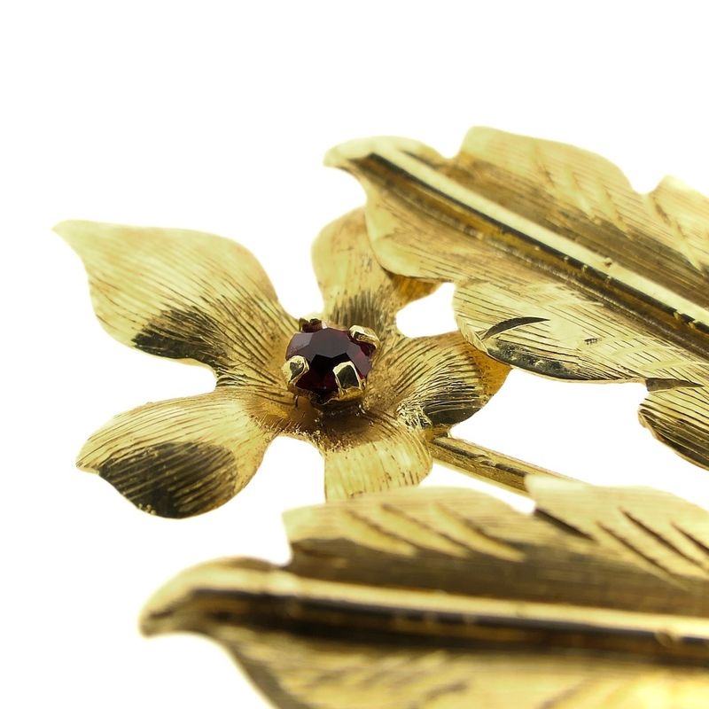 Image 4 of Gold Art Nouveau brooch with garnet.