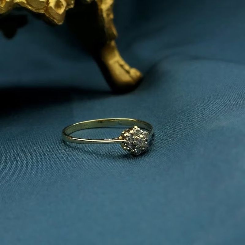 Image 2 of Gold entourage ring with diamonds; 0.105 ct.
