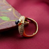 Gold ring with sapphire and diamonds; Approx. 0.86 ct.