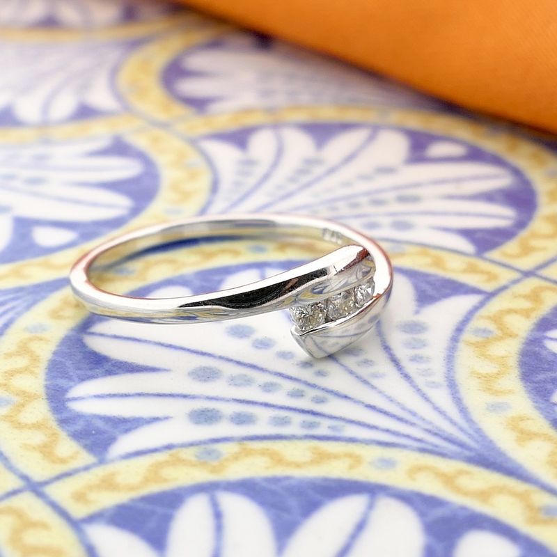 Image 6 of 9 carat ring with diamonds; 0.075 ct.