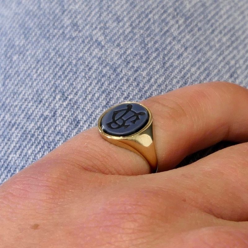 Image 7 of Vintage Gold Signet Ring with Onyx