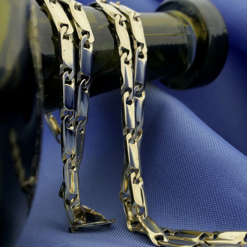 Image 8 of Gold closed Figaro link chain