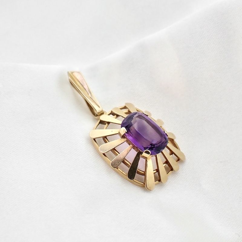 Image 2 of Gold pendant with large amethyst