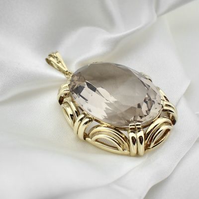 Image 2 of Gold pendant with quartz stone