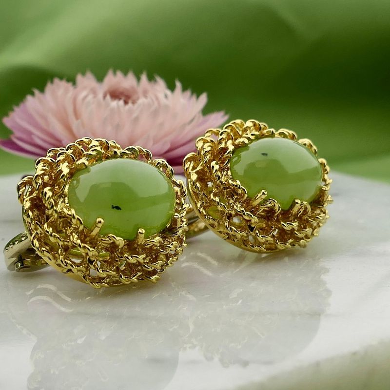 Image 2 of 18 Krt. Gold Clip-On Earrings with Chrysoprase