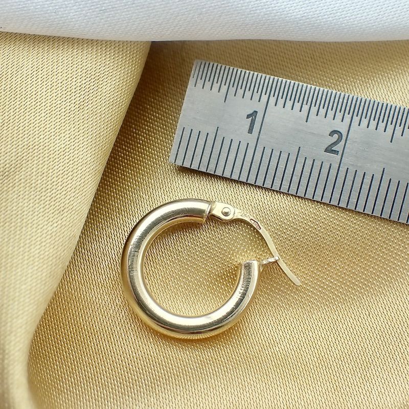 Image 4 of Gold subtle earrings | Ø 16 mm