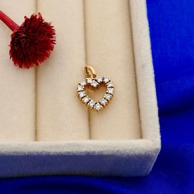 Image 2 of Gold pendant in the shape of a heart with diamonds; 0.49 ct.