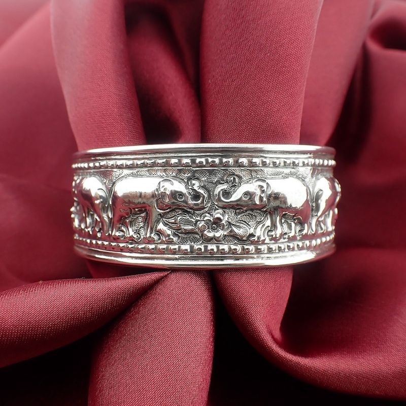 Image 3 of Silver elephant bracelet | Ø 65 mm