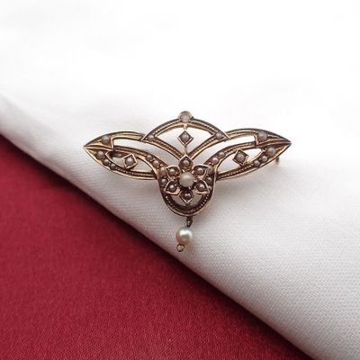 Image 2 of Antique gold Victorian brooch with pearls