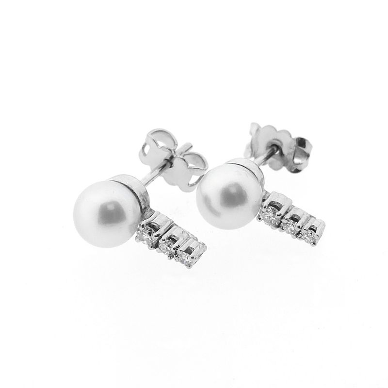 Image 6 of White gold stud earrings set with diamonds and a pearl | 0.17 ct.