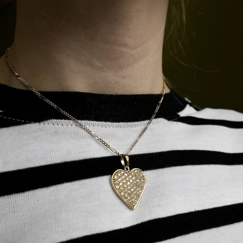 Image 9 of Gold pendant of a heart with zirconia