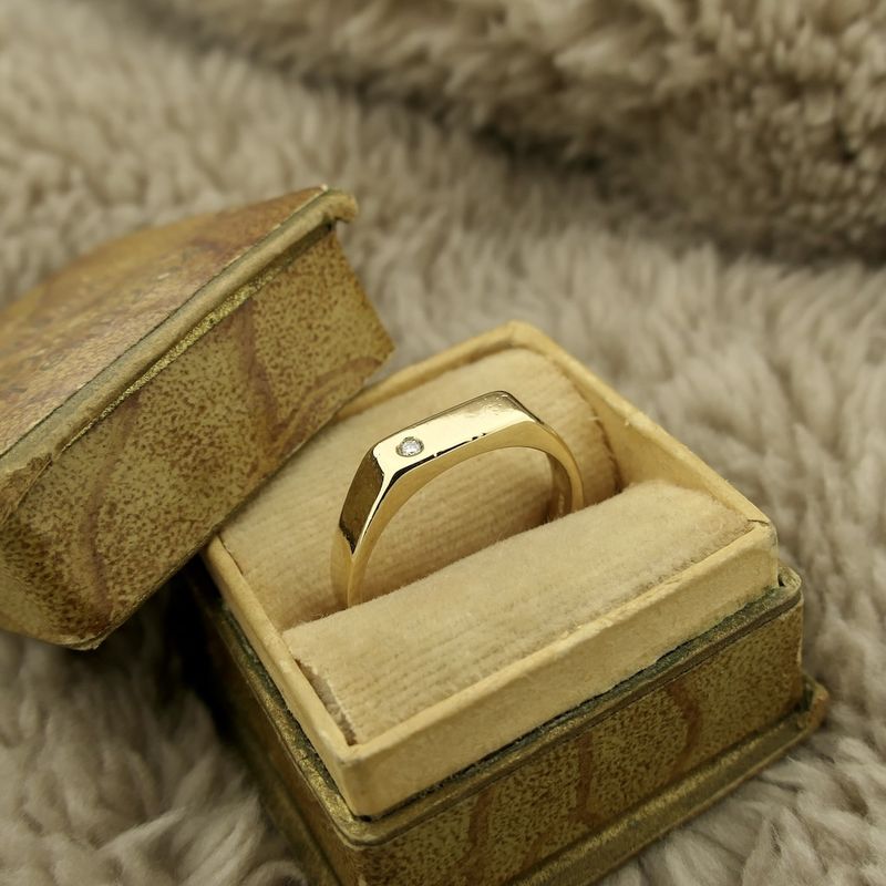 Image 2 of Diamond gold ring with diamond 0.015 ct.
