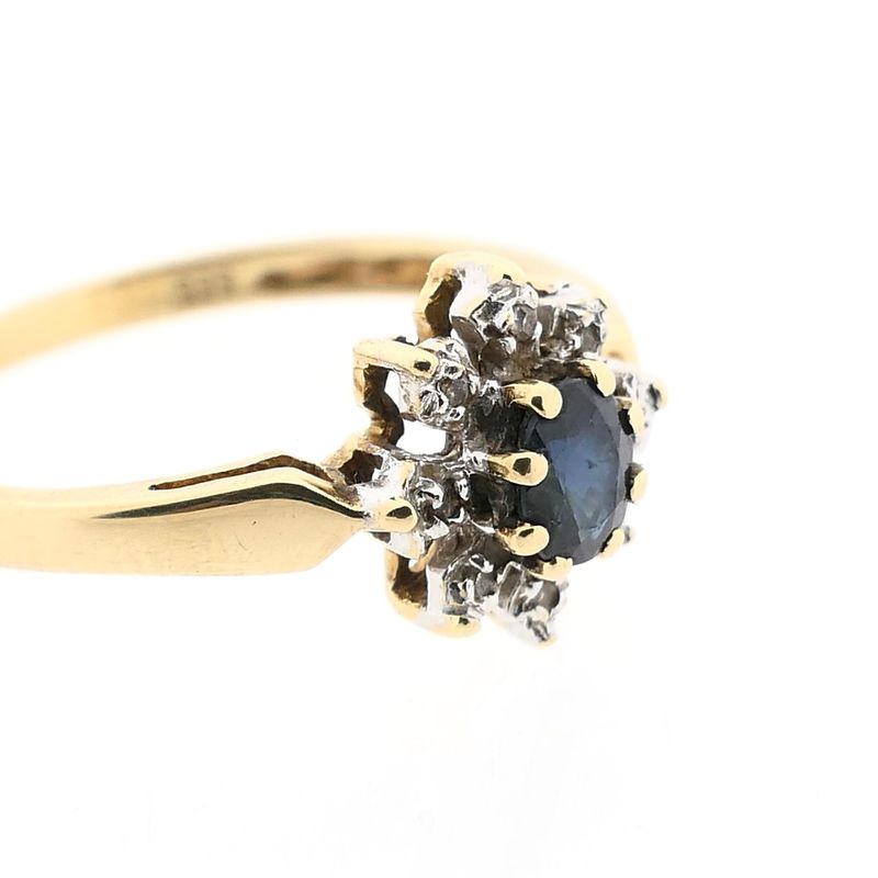 Afbeelding 7 van Gouden ring met saffier en diamant; 0,04 ct.