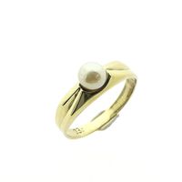 8 carat ring with pearl