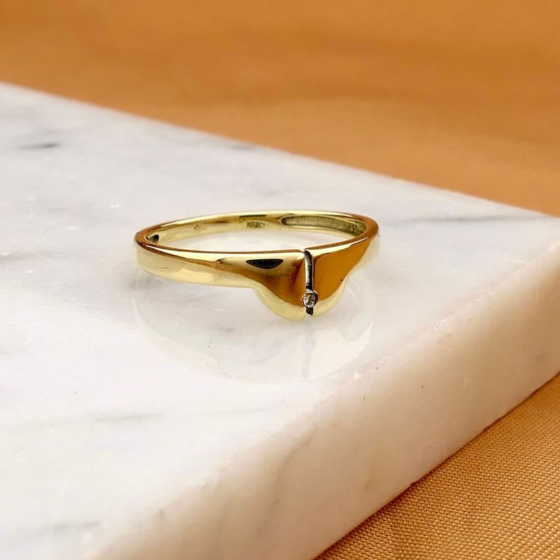 Image 2 of Gold ring with diamond; 0.01 ct.