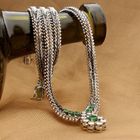 Afbeelding 2 van Witgouden visgraat schakelcollier met smaragd en diamanten; 0,77 ct.
