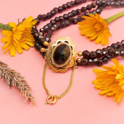 Image 2 of Antique garnet bead necklace with gold decorative clasp