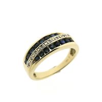 Gold ring with sapphire and diamond 0.04 ct.