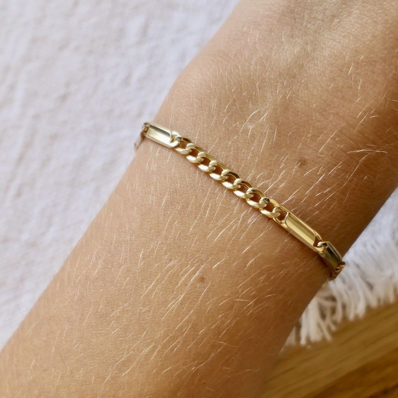 Image 3 of Gold closed Figaro link bracelet