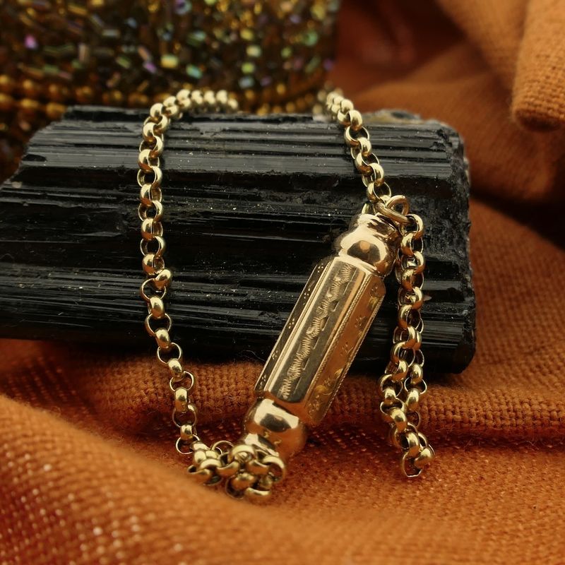 Image 2 of Gold jasseron link chain with decorative clasp | 44 cm