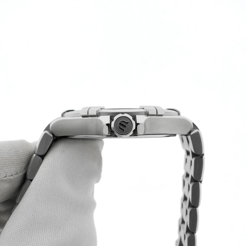 Image 6 of Maurice Lacroix AIKON AI1006-SS002-170-1; Women's watch with mother-of-pearl dial and diamonds