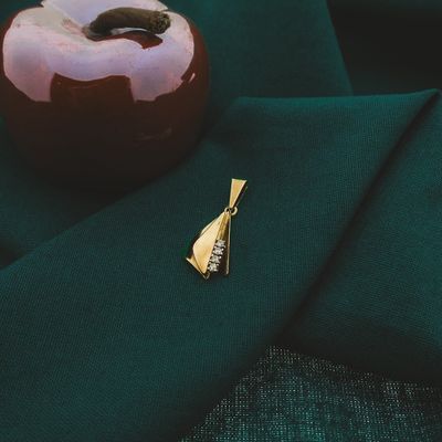 Image 2 of Gold pendant with zirconia