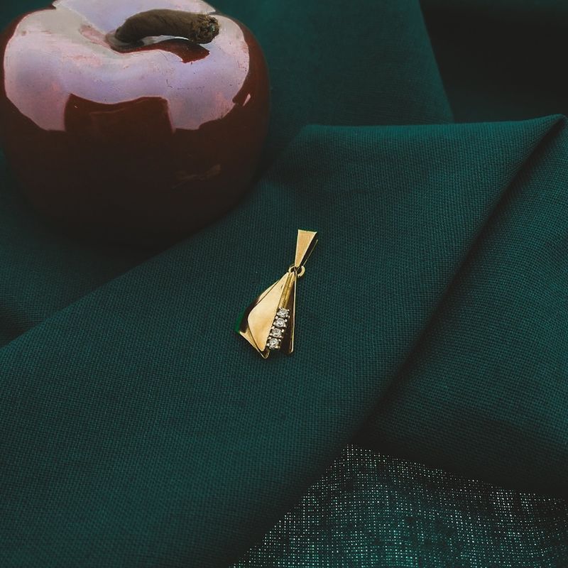 Image 2 of Gold pendant with zirconia