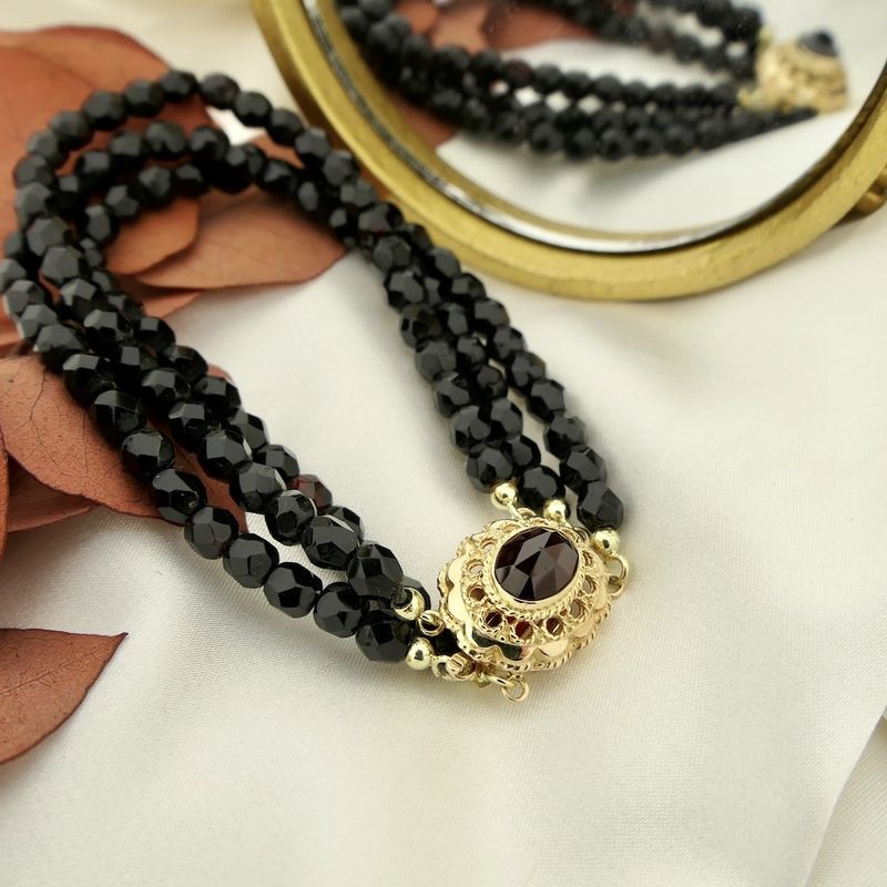 Image 7 of Glass bead bracelet with gold clasp; Antique | 19.5 cm