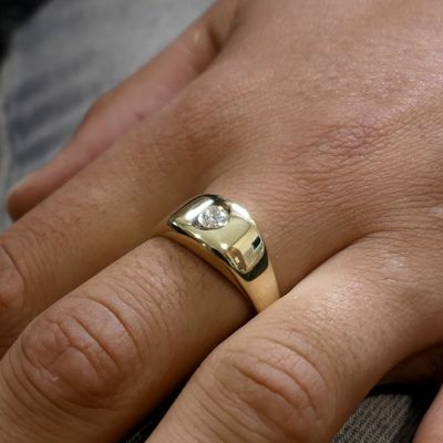 Image 2 of Gold men's ring with diamond; 0.20 ct.